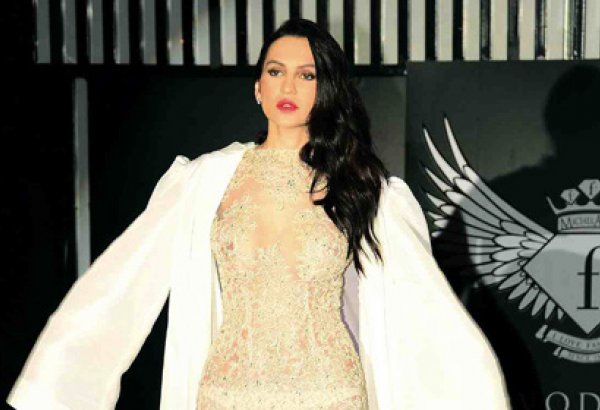 Азербайджанская модель представила в Турции гипюровое дефиле - тренд 2013 года (фото)