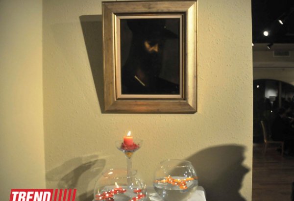 В Баку открылась выставка, посвященная памяти художника Уджала Ахвердиева (фото)