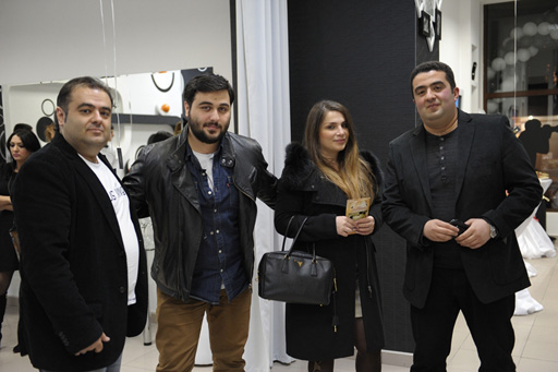 Телеведущие Фарид и Орхан Рзаевы провели новогоднюю акцию "Cheese" (фотосессия)