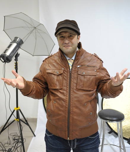 Телеведущие Фарид и Орхан Рзаевы провели новогоднюю акцию "Cheese" (фотосессия)