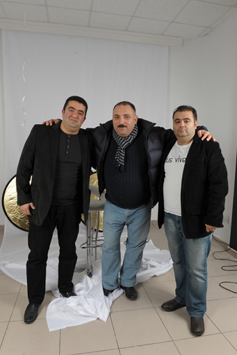 Телеведущие Фарид и Орхан Рзаевы провели новогоднюю акцию "Cheese" (фотосессия)