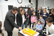 Телеведущие Фарид и Орхан Рзаевы провели новогоднюю акцию "Cheese" (фотосессия)