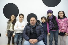 Телеведущие Фарид и Орхан Рзаевы провели новогоднюю акцию "Cheese" (фотосессия)