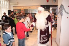 В Баку прошла новогодняя викторина для детей (фото)