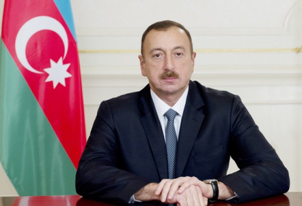 Президент Ильхам Алиев поздравил румынского коллегу