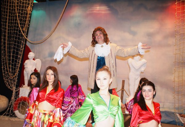 В Баку состоялась премьера спектакля по пьесе Мольера "Проделки Скапена" (фото)