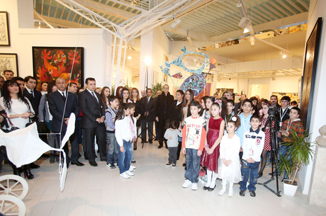 Первая леди Азербайджана приняла участие в выставке «Большие дела умелых рук» (ФОТО)