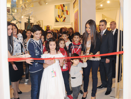 Первая леди Азербайджана приняла участие в выставке «Большие дела умелых рук» (ФОТО)