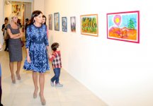 Первая леди Азербайджана приняла участие в выставке «Большие дела умелых рук» (ФОТО)