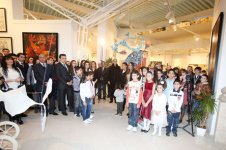 Первая леди Азербайджана приняла участие в выставке «Большие дела умелых рук» (ФОТО)