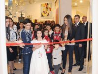 Первая леди Азербайджана приняла участие в выставке «Большие дела умелых рук» (ФОТО)