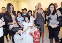 Первая леди Азербайджана приняла участие в выставке «Большие дела умелых рук» (ФОТО)