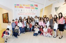 Первая леди Азербайджана приняла участие в выставке «Большие дела умелых рук» (ФОТО)