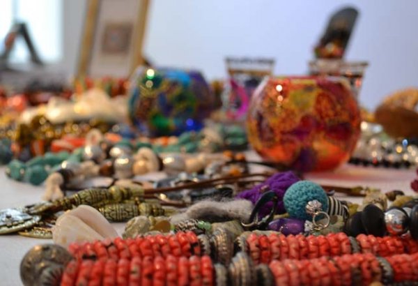 В Баку открылась выставка мастеров декоративно–прикладного искусства (фото)