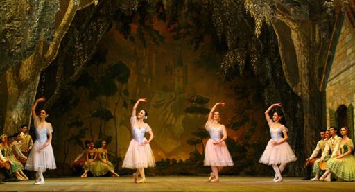 В Баку с успехом представлен балет "Жизель" в исполнении солистов Михайловского театра (фото)