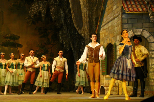 В Баку с успехом представлен балет "Жизель" в исполнении солистов Михайловского театра (фото)