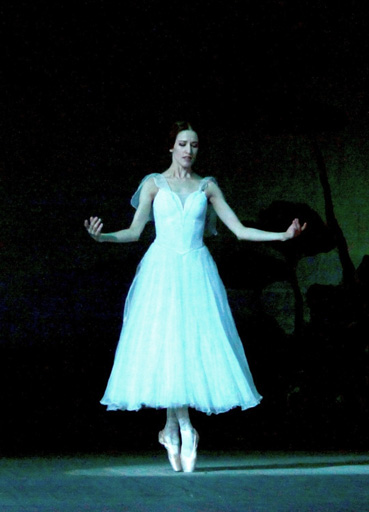 В Баку с успехом представлен балет "Жизель" в исполнении солистов Михайловского театра (фото)