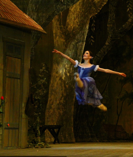 В Баку с успехом представлен балет "Жизель" в исполнении солистов Михайловского театра (фото)