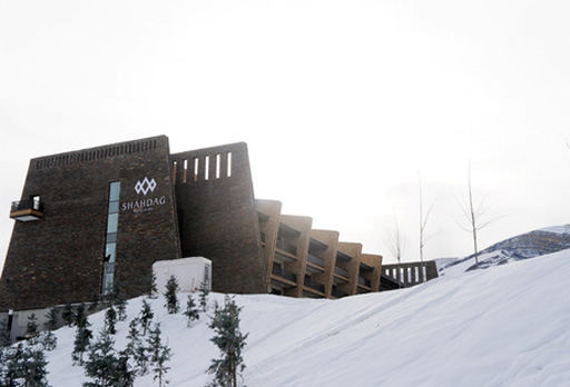 Азербайджанский телеведущий рассказал об уникальном туристическом комплексе "Шахдаг" (фото)