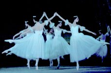 В Баку с успехом представлен балет "Жизель" в исполнении солистов Михайловского театра (фото)
