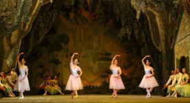 В Баку с успехом представлен балет "Жизель" в исполнении солистов Михайловского театра (фото)