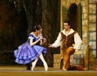 В Баку с успехом представлен балет "Жизель" в исполнении солистов Михайловского театра (фото)