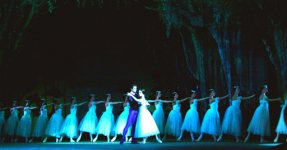 В Баку с успехом представлен балет "Жизель" в исполнении солистов Михайловского театра (фото)