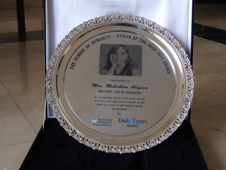 Первая леди Азербайджана объявлена в Пакистане «Символом гуманизма – человеком 2012 года» (версия 2) (ФОТО)
