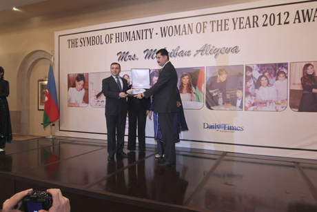 Первая леди Азербайджана объявлена в Пакистане «Символом гуманизма – человеком 2012 года» (версия 2) (ФОТО)