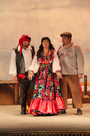 В Баку состоялась премьера спектакля по пьесе Мольера "Проделки Скапена" (фото)