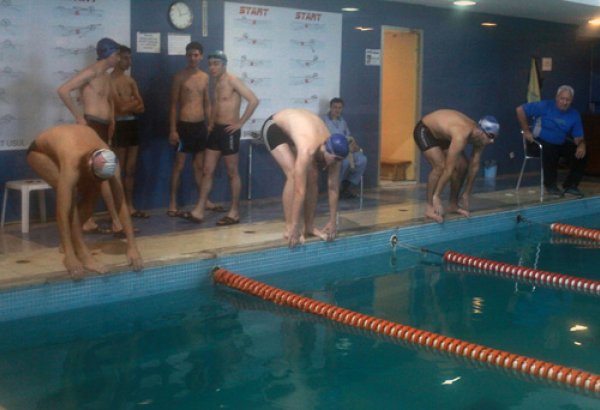 В Баку определились победители по плаванию среди молодежи (фото)