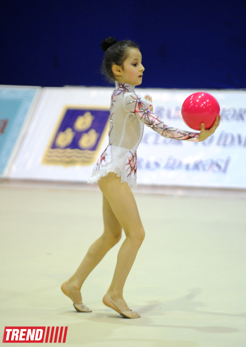 Определились первые победители ХХ первенства Баку по художественной гимнастике (ФОТО)