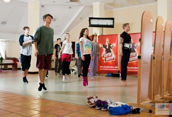 Участники телепроекта "Большая сцена" станцевали Gangnam Style (видео -фото)