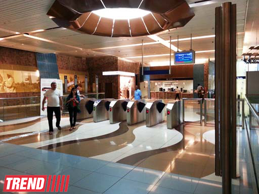 Путешествие по Дубаю: уникальное метро без машинистов и спецвагоны - глазами азербайджанца (фотосессия)