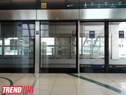 Путешествие по Дубаю: уникальное метро без машинистов и спецвагоны - глазами азербайджанца (фотосессия)