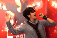 Двенадцать участников проекта "Большая сцена" готовятся к полуфиналу (фотосессия)