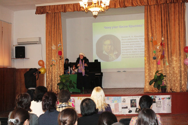 Бакинские школьники подготовили представление по мотивам басен И.А.Крылова (фото)