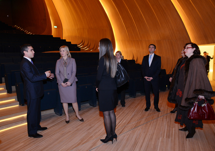 Первая леди Республики Сербия посетила Центр Гейдара Алиева (ФОТО)