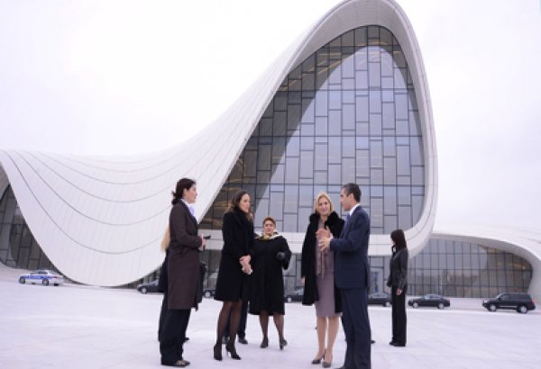 Первая леди Республики Сербия посетила Центр Гейдара Алиева (ФОТО)