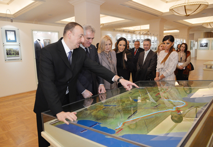 Президент Сербии и его супруга побывали в Фонде Гейдара Алиева (ФОТО)