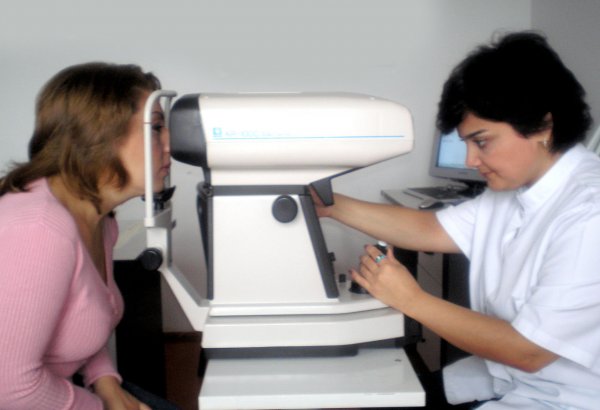 У меня от компьютера постоянно пересыхают и болят глаза