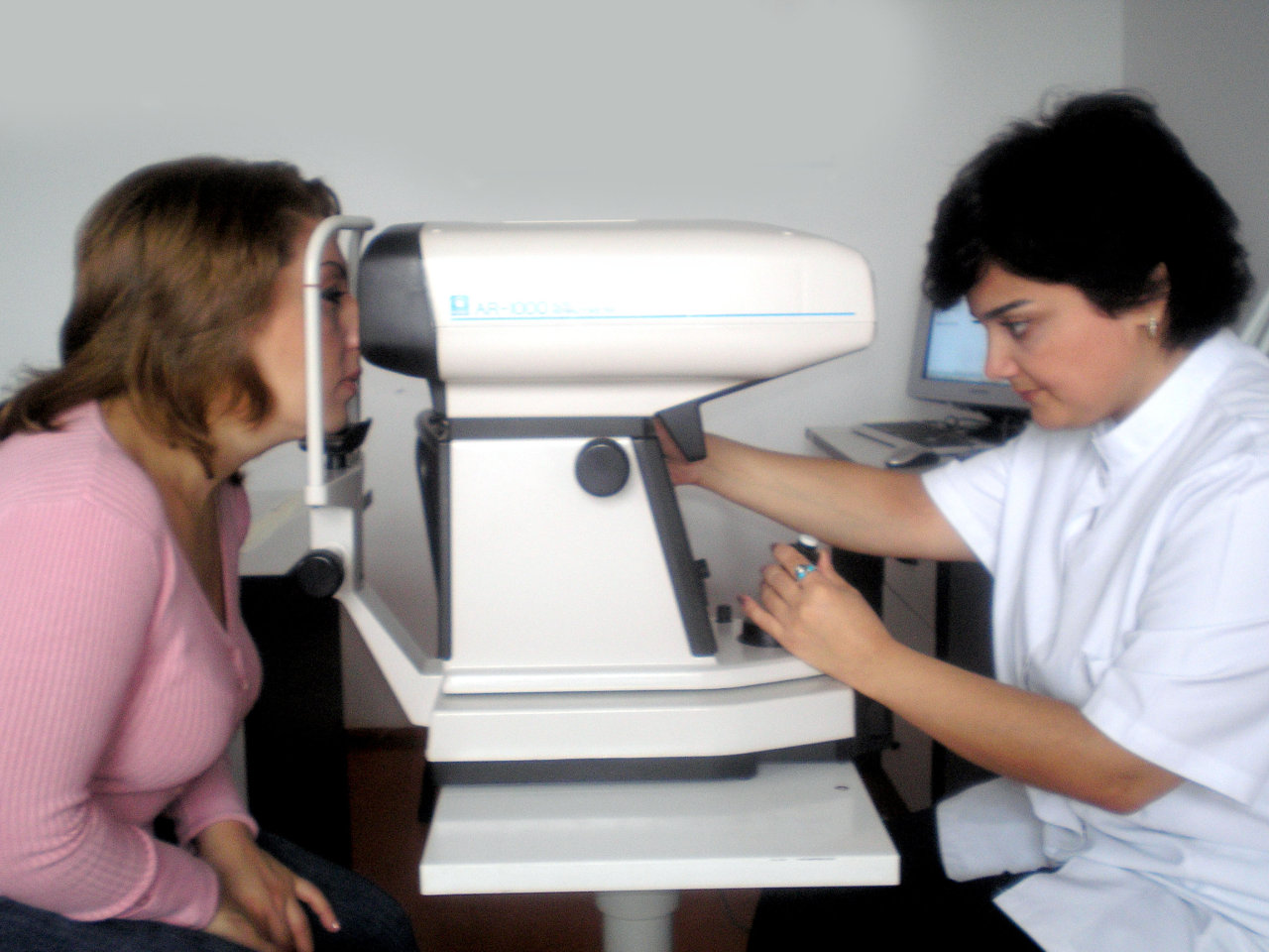 У меня от компьютера постоянно пересыхают и болят глаза