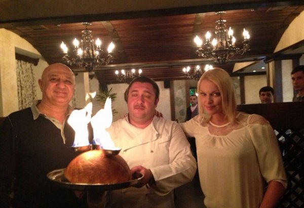 Азербайджанский плов очаровал Анастасию Волочкову во Владивостоке (фото)