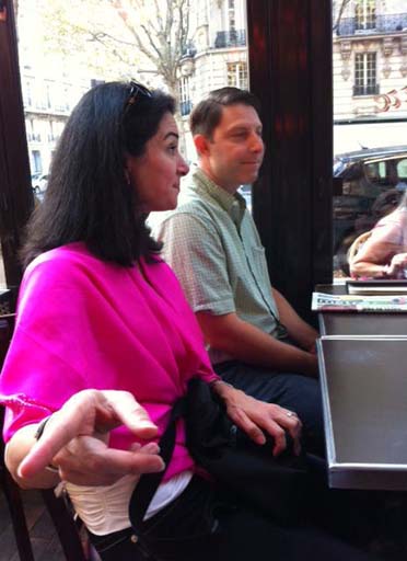 Азербайджанка проводит в Париже акцию "Подари келагаи другу": "Дети не должны забывать свои корни " (фото)