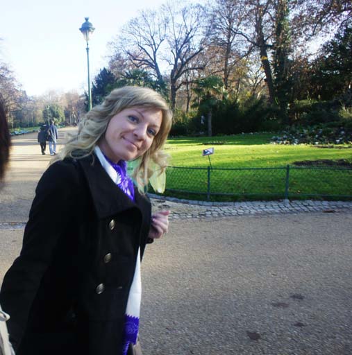 Азербайджанка проводит в Париже акцию "Подари келагаи другу": "Дети не должны забывать свои корни " (фото)