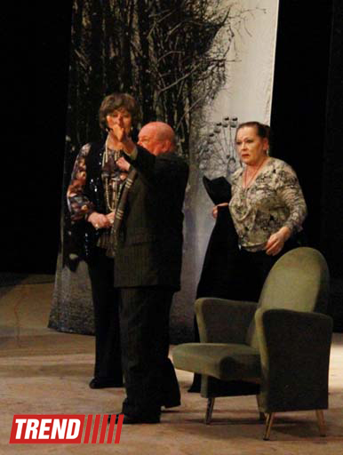 Лев Дуров и лучшие российские актеры представили в Баку спектакль "Аккомпаниатор" (фотосессия)