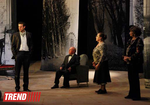 Лев Дуров и лучшие российские актеры представили в Баку спектакль "Аккомпаниатор" (фотосессия)