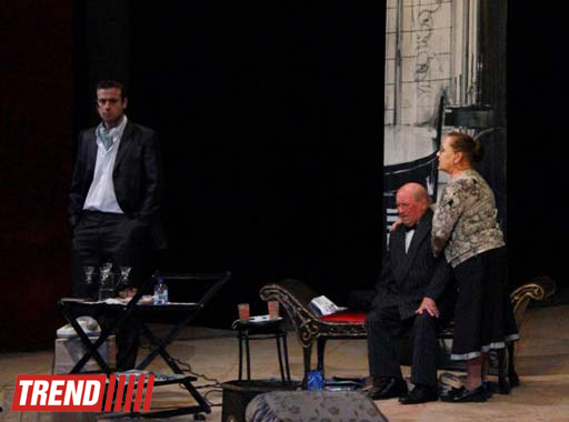 Лев Дуров и лучшие российские актеры представили в Баку спектакль "Аккомпаниатор" (фотосессия)