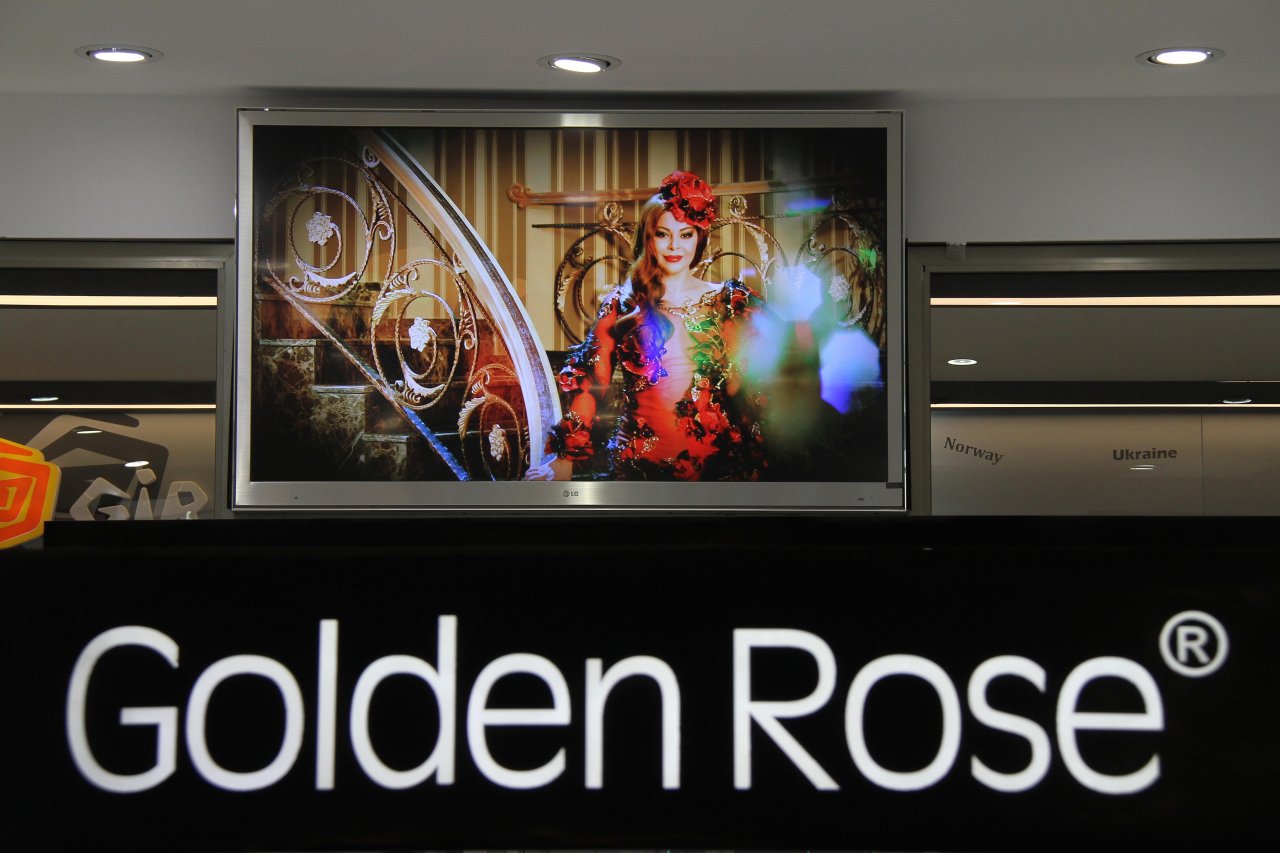 Айгюн Кязымова приняла участие в открытии магазина бренда Golden Rose (фото)
