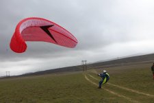 В Экстрим-клубе "ИРЕЛИ" начались практические занятия по полетам на параплане (фото)